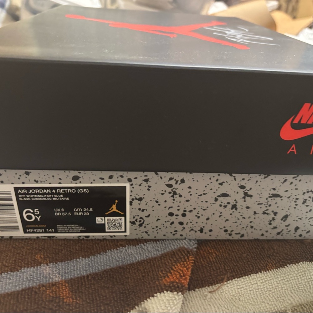 Air Jordan Retro 4. Big kids size = women’s size 8
PERFECT CONDITION - Picture 5 of 6